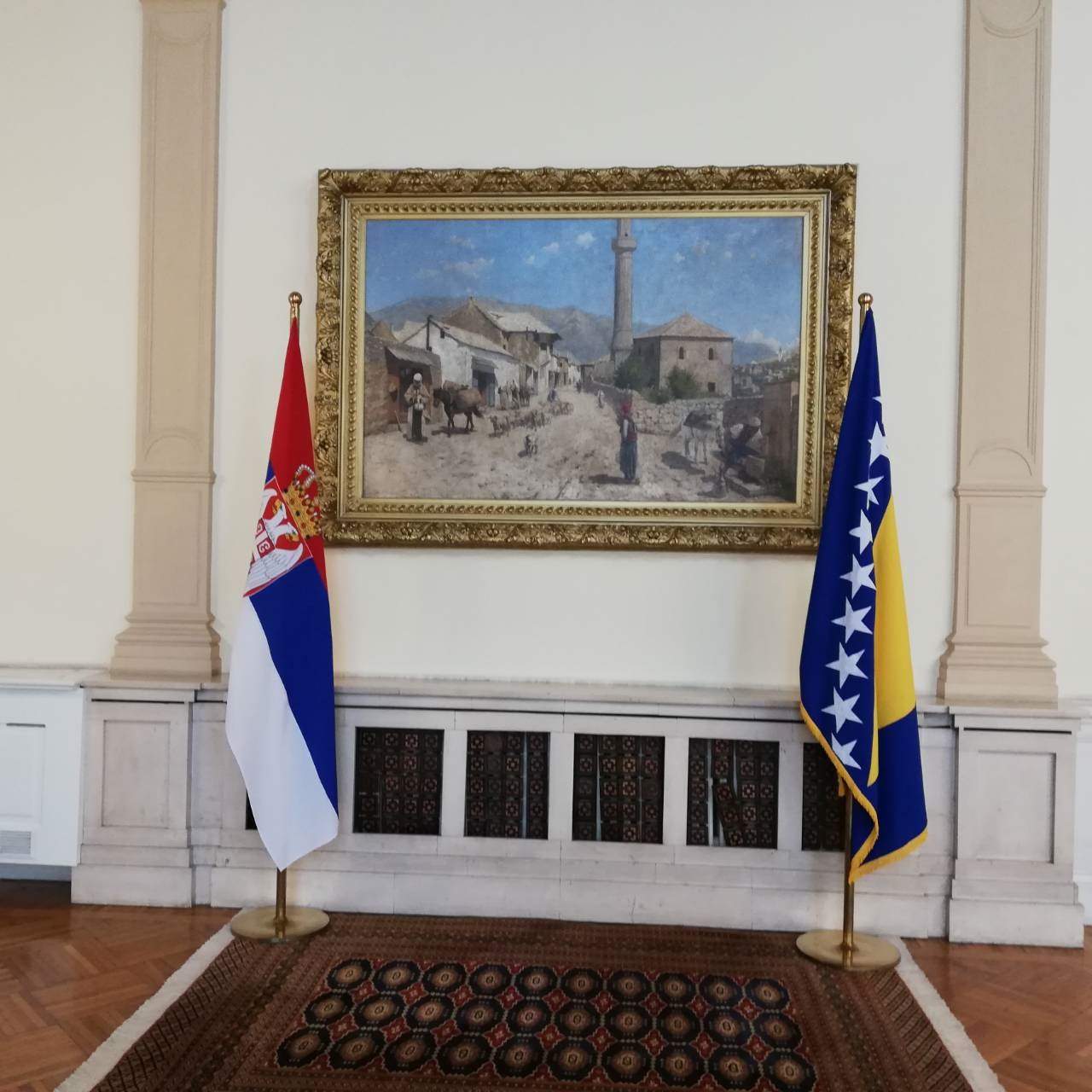 Komšić i Džaferović traže krivičnu odgovornost zbog postavljanja zastave RS u Predsjedništvu BiH